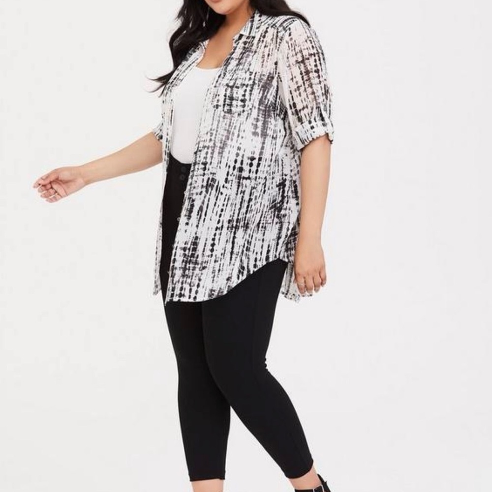 Chiffon Collared Button-Front Tunic - Picture 3 of 7